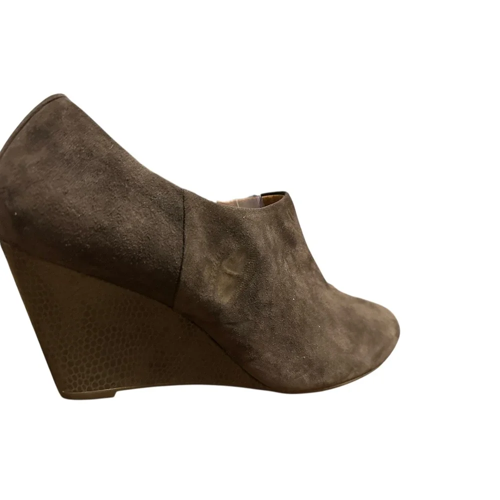 Clarks elevated design